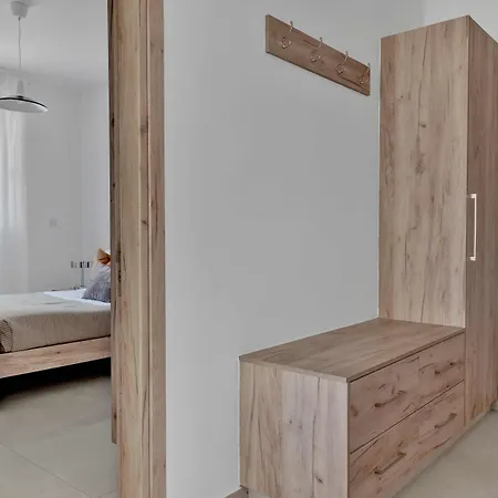 Phaedrus Living: Eolus Residences Artemis Apartman