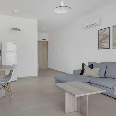 Phaedrus Living: Eolus Residences Artemis Apartman